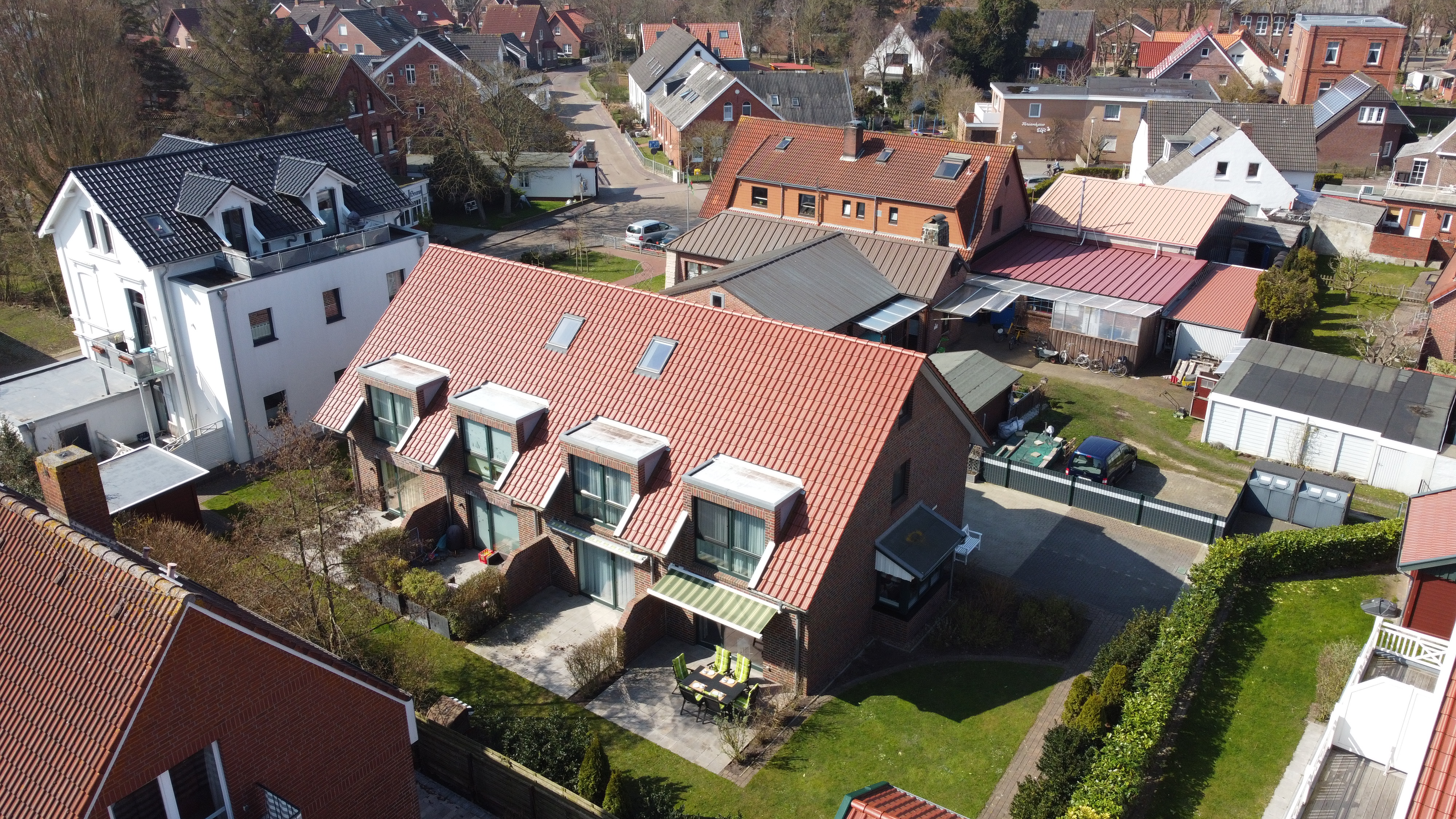 Drohnenaufnahme – Ferienhaus
        Windvogel