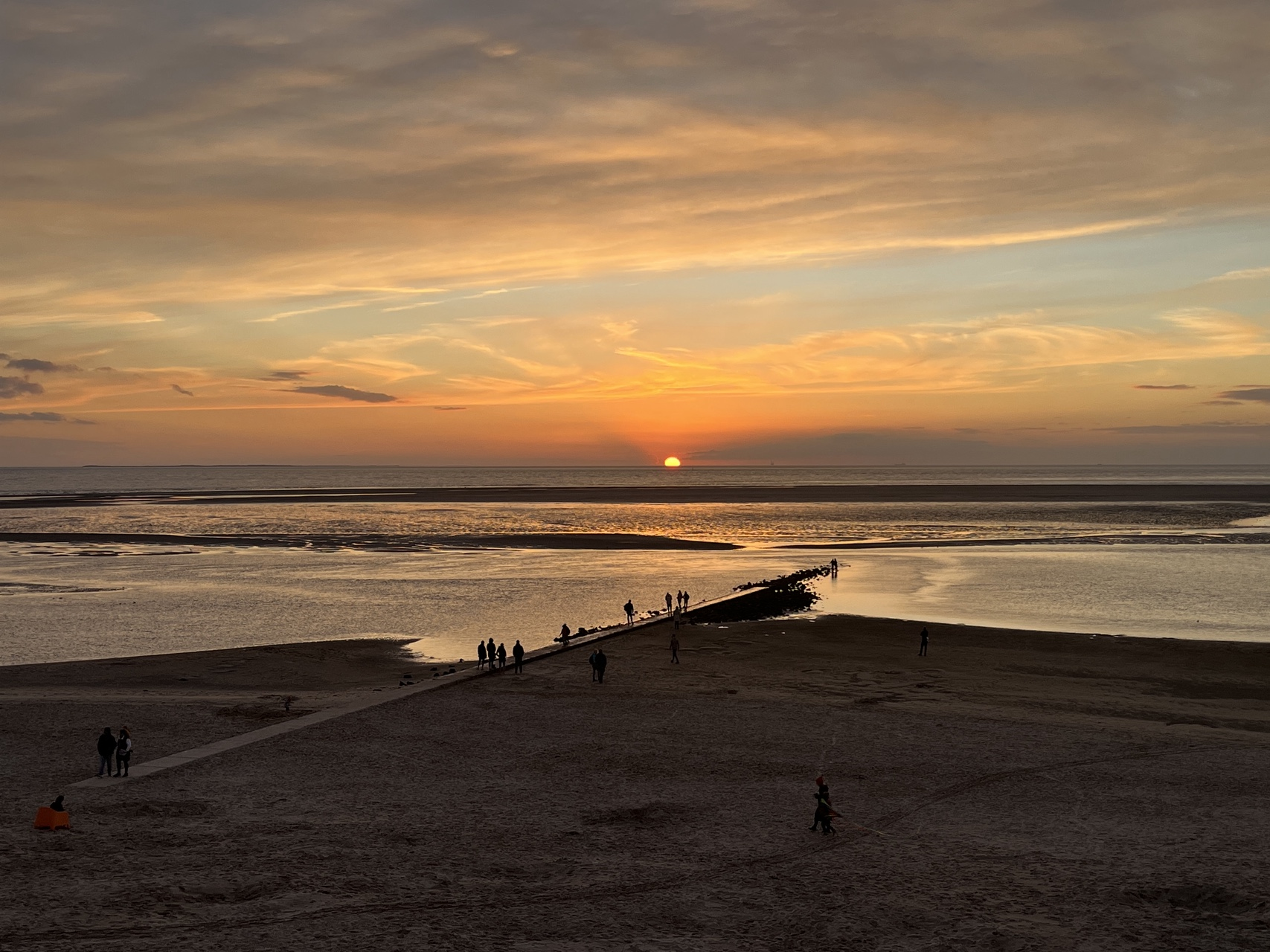 Sonnenuntergang am Strand auf
        Borkum