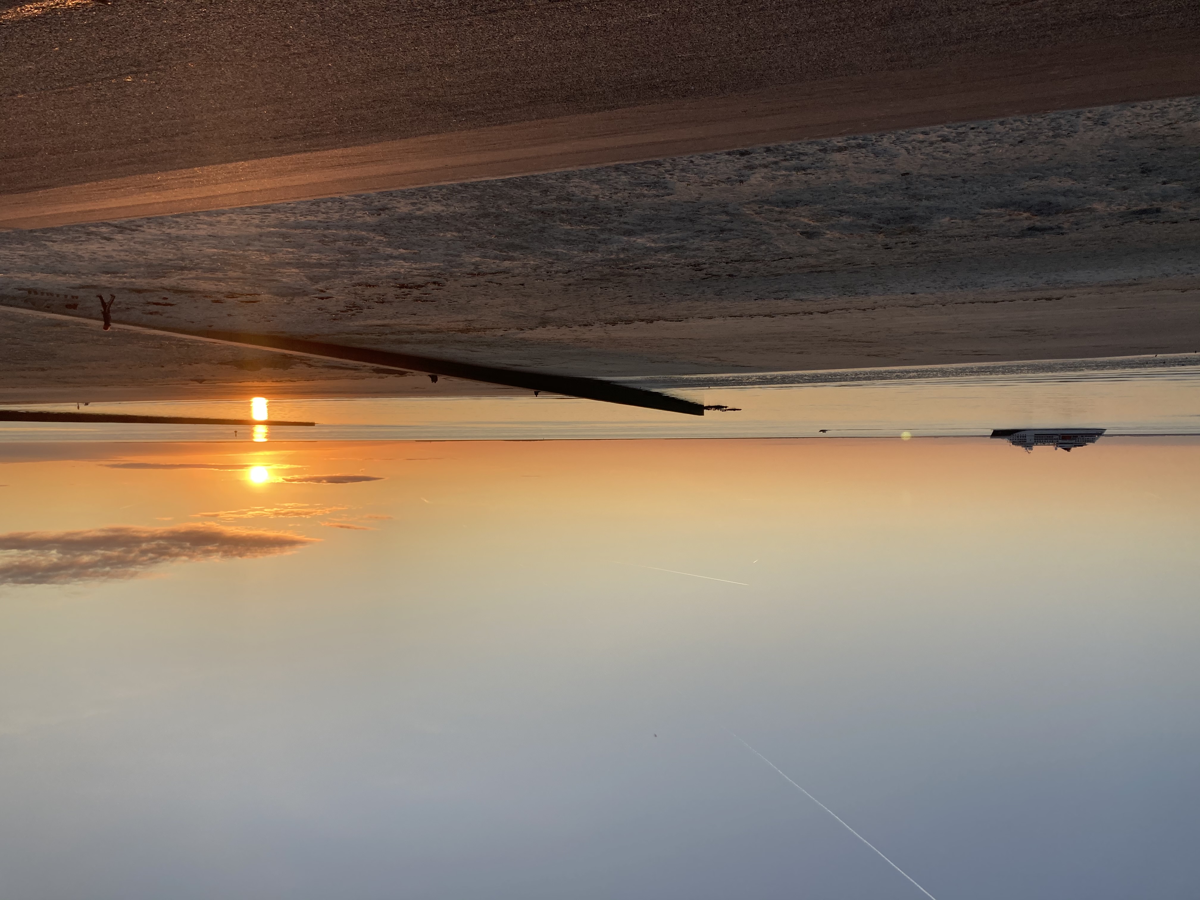 Sonnenuntergang am Strand –
        Borkum